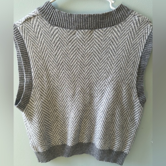 SWEATER VEST - Picture 4 of 6